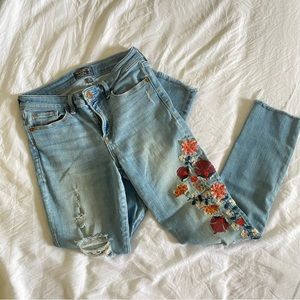 Abercrombie & Fitch Embroidered Harper Low Rise Ankle Jean
